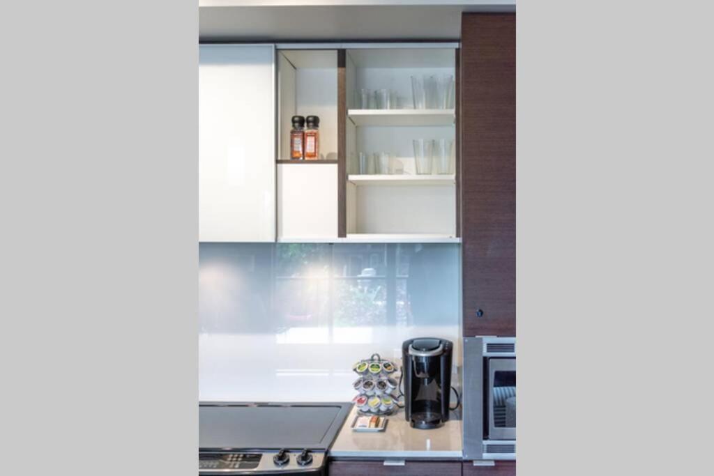 Clean 3Rd Floor Executive 1 Bedroom Apt In Old Town China Town Victoria Eksteriør billede