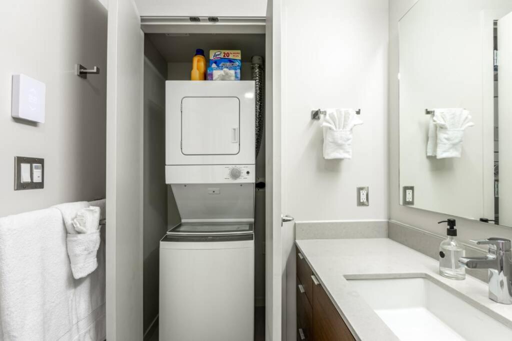 Clean 3Rd Floor Executive 1 Bedroom Apt In Old Town China Town Victoria Eksteriør billede