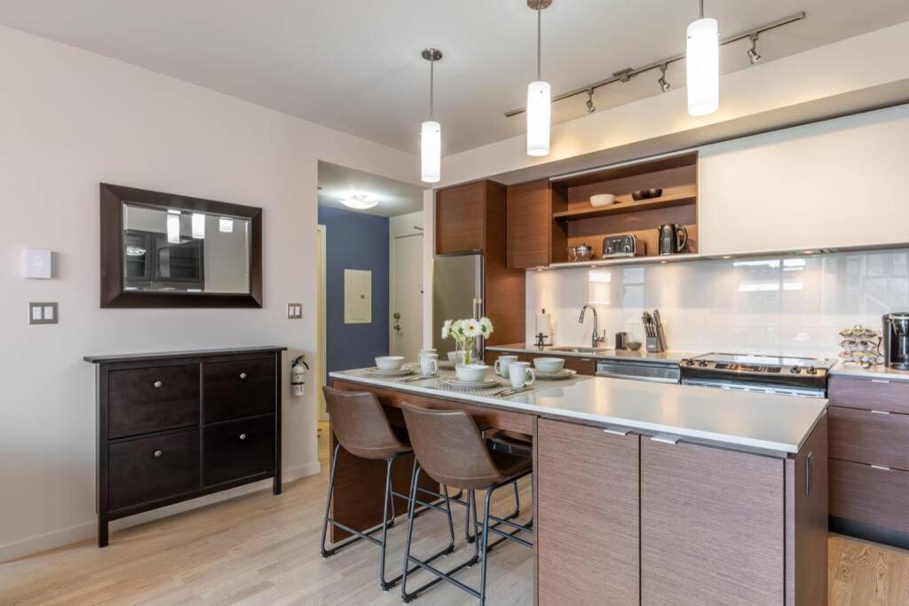 Clean 3Rd Floor Executive 1 Bedroom Apt In Old Town China Town Victoria Eksteriør billede